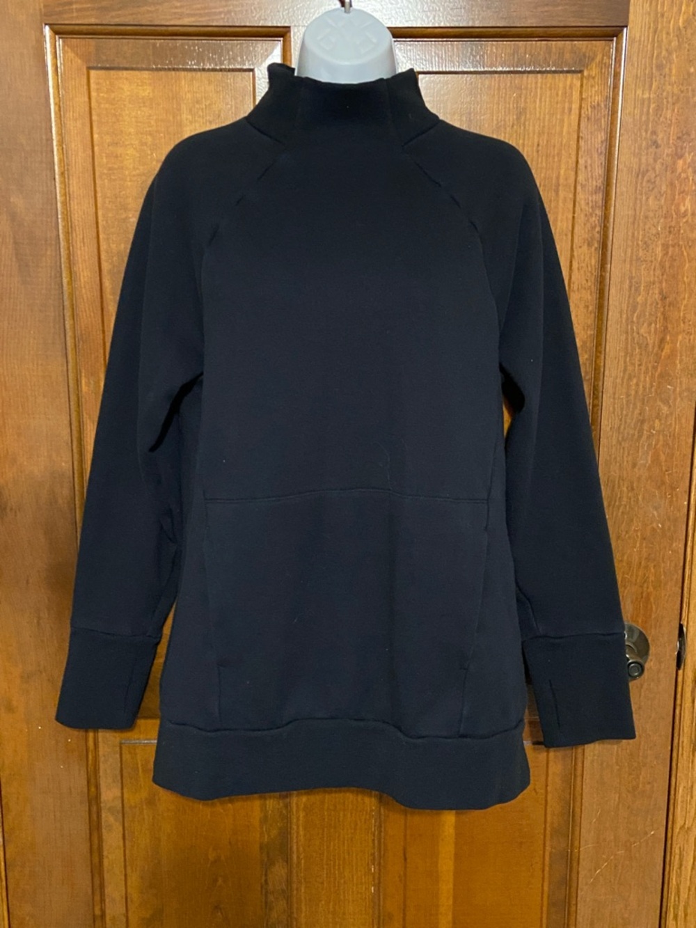 Fabletics Womens Zaylee Pullover Black Tunic Kangaroo Pouch Workout Medium